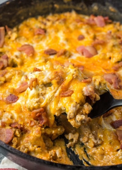 This One Pan Keto Bacon Cheeseburger Skillet has only 2.5 net carbs and is loaded with ground beef, bacon, a creamy sauce and cheese! This keto dinner is ready in under 20 minutes! #keto #onepan