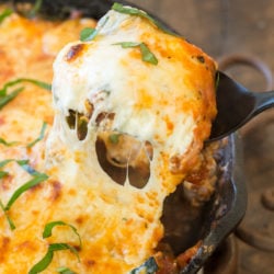 This Keto Lasagna Skillet has everything you love about lasagna with none of the work! Ready in 30 minutes and only 5 net carbs per serving this is a low carb recipe you've got to try! #keto