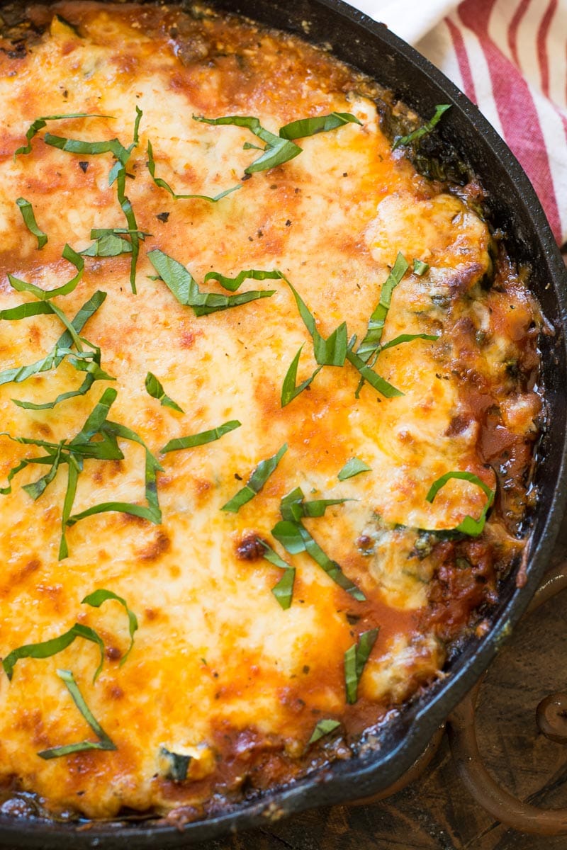 This Keto Lasagna Skillet has everything you love about lasagna with none of the work! Ready in 30 minutes and only 5 net carbs per serving this is a low carb recipe you've got to try! #keto