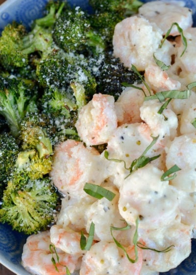 This Keto Shrimp Alfredo is an easy low-carb dinner perfect for a weeknight! This one-pan keto meal has just 2 net carbs per serving and is ready in about 10 minutes.