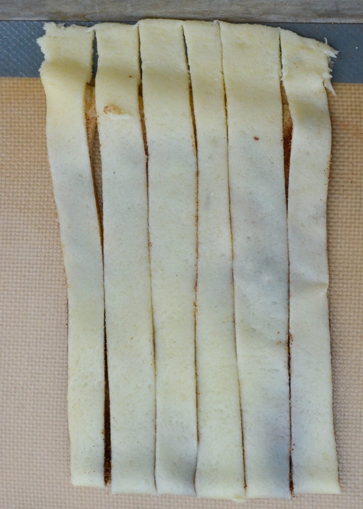 These easy Keto Cinnamon Twists have a delicious keto cream cheese dipping sauce for the best gluten free + keto snack! Enjoy two twists and frosting for just 3 net carbs!
