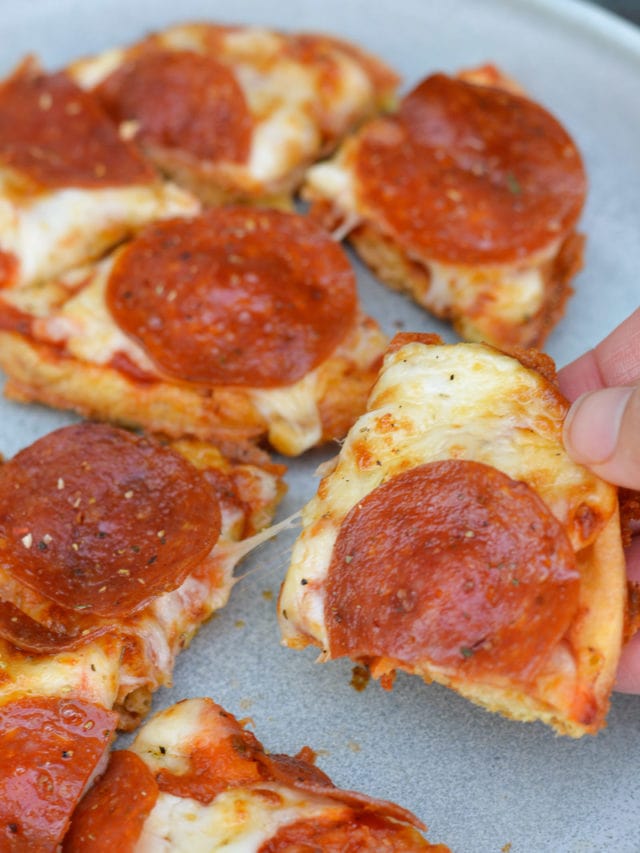 Learn how to make a Pizza Chaffle! This quick and easy keto pizza recipe is perfect for lunches or busy weeknights! Each low carb pizza has just 1.8 net carbs! 