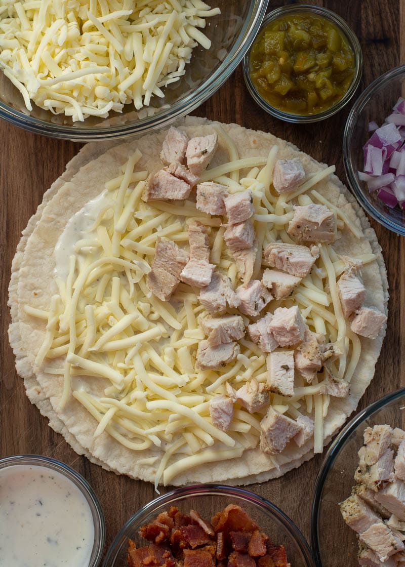 This Turkey Bacon Ranch Quesadilla is the quickest, easiest protein packed lunch! One quesadilla will give you 40 grams of protein for only 8 net carbs!