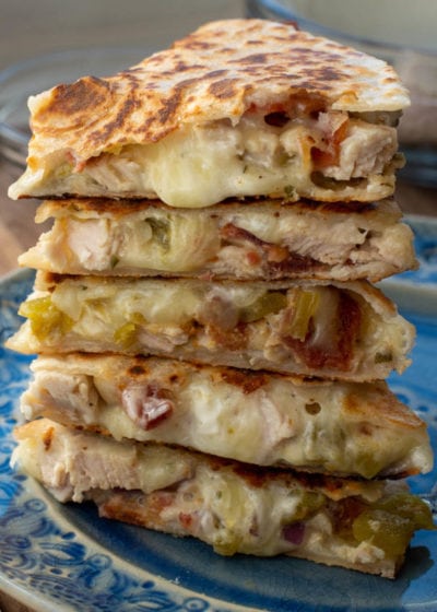 This Turkey Bacon Ranch Quesadilla is the quickest, easiest protein packed lunch! One quesadilla will give you 40 grams of protein for only 8 net carbs!