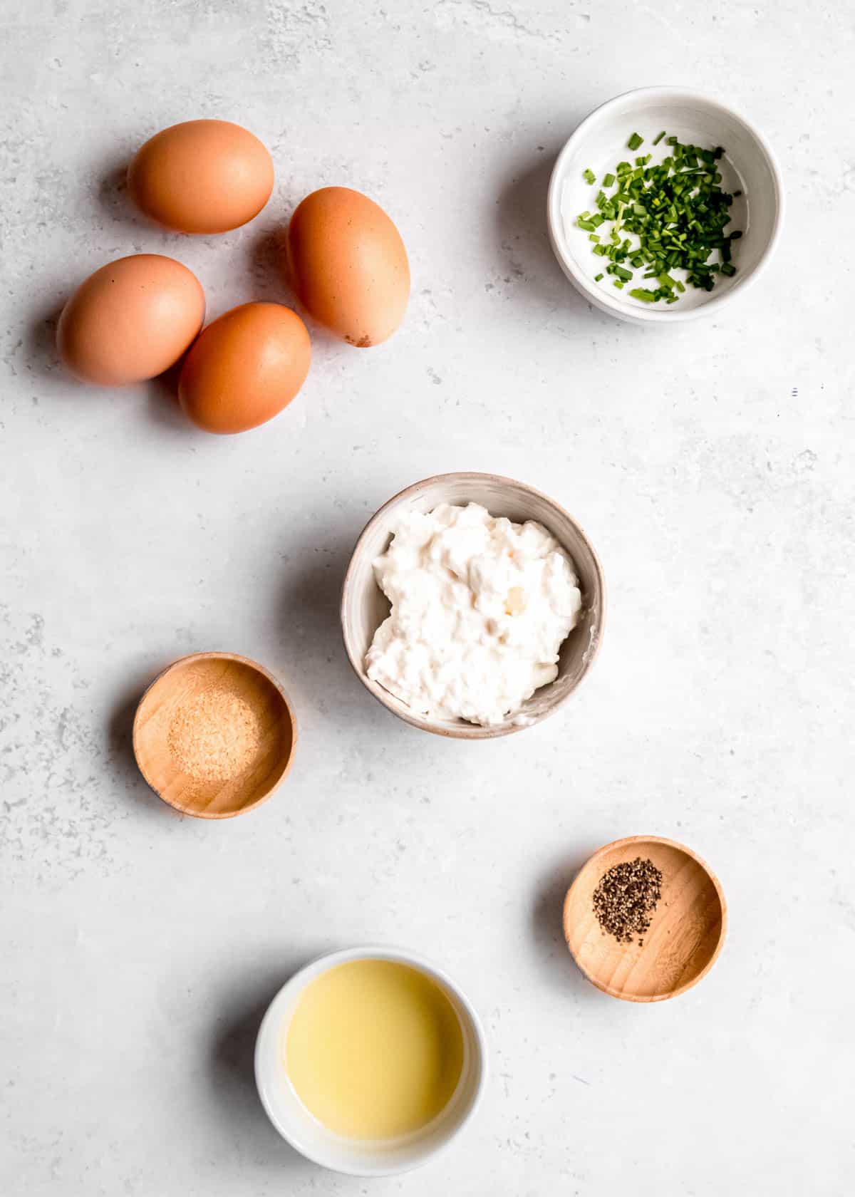 ingredients for scrambled eggs with cottage cheese