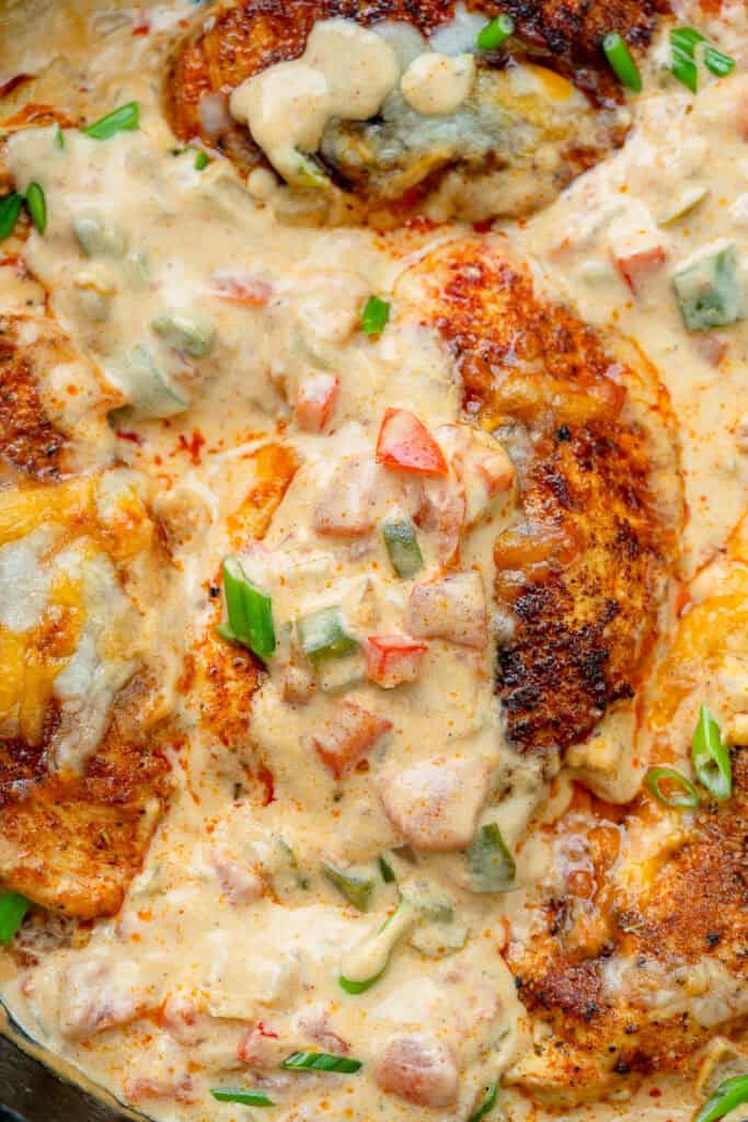 close, overhead image of sante fe chicken in cast iron skillet
